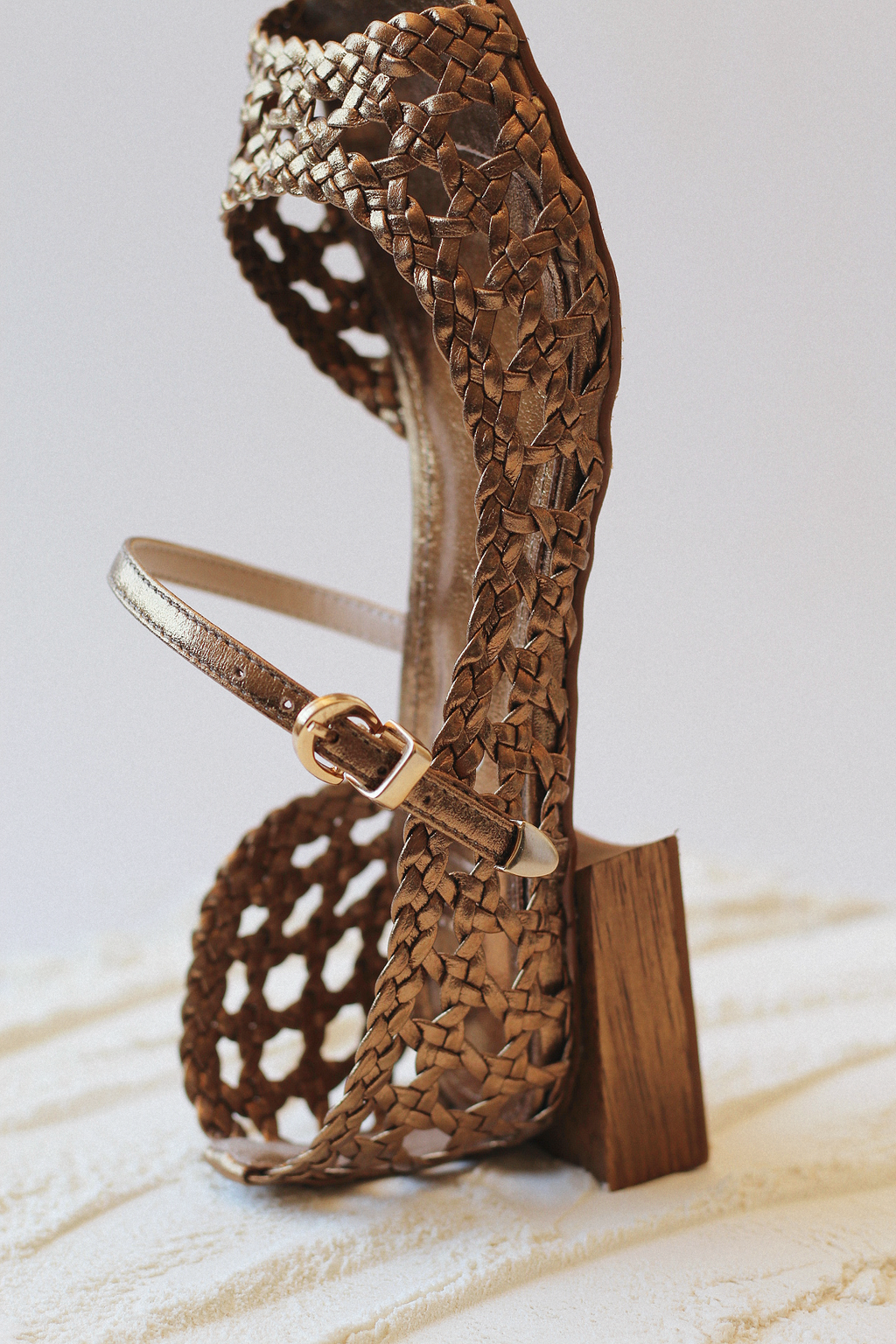 Nona sandal in Indian straw braid with chestnut wood heel.