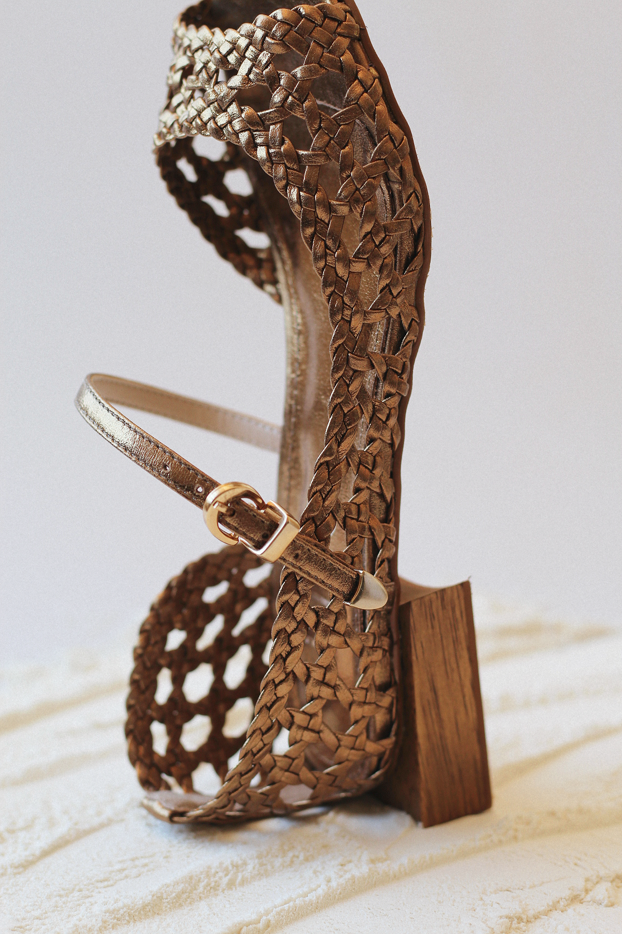 Nona sandal in Indian straw braid with chestnut wood heel.