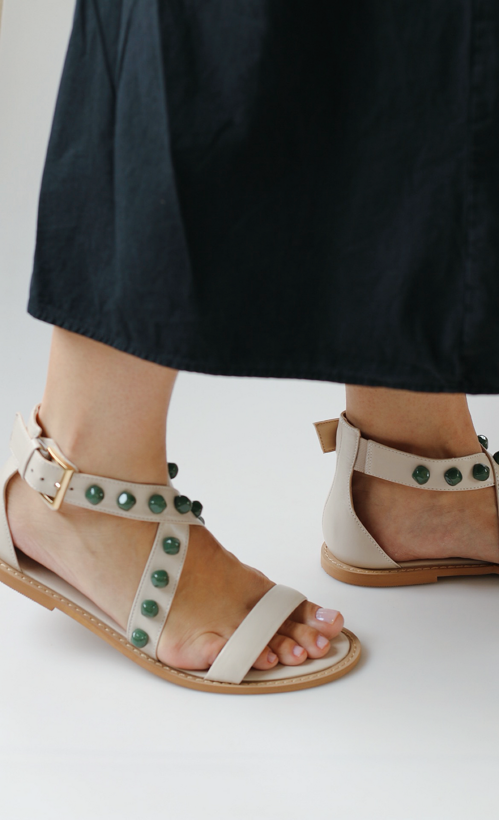 Off-white emerald sandal with green stones.