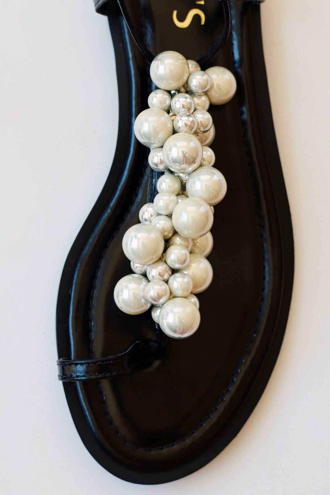 Flat River black with pearly tone spheres