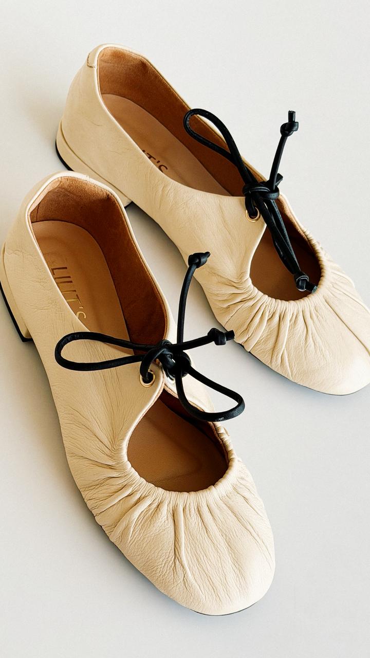 Florence ballerina, cream and black.
