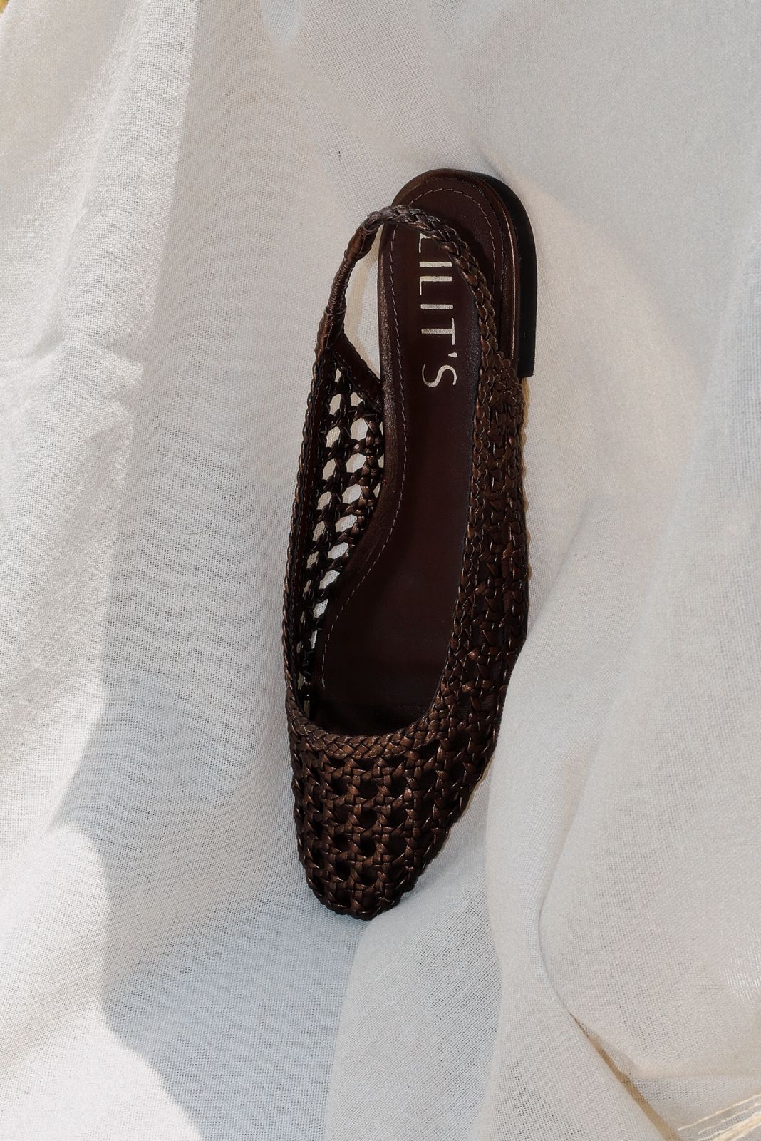 Slingback Isolde em tressê ponto palha indiana café