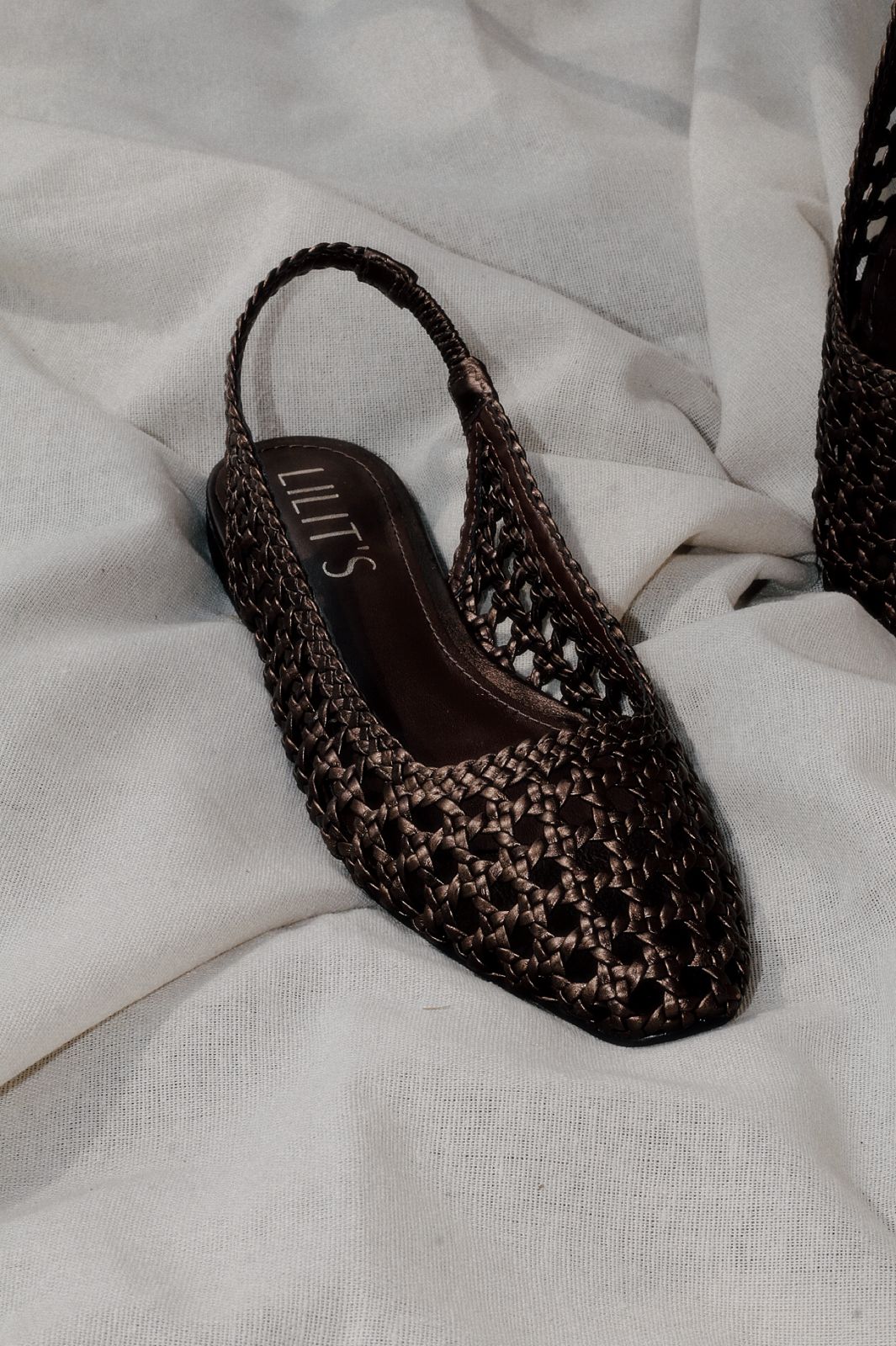 Slingback Isolde em tressê ponto palha indiana café