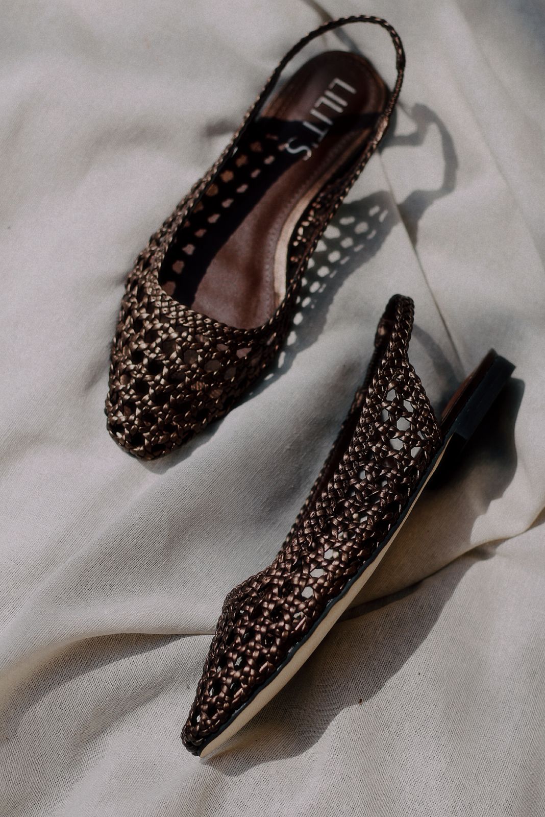 Slingback Isolde em tressê ponto palha indiana café