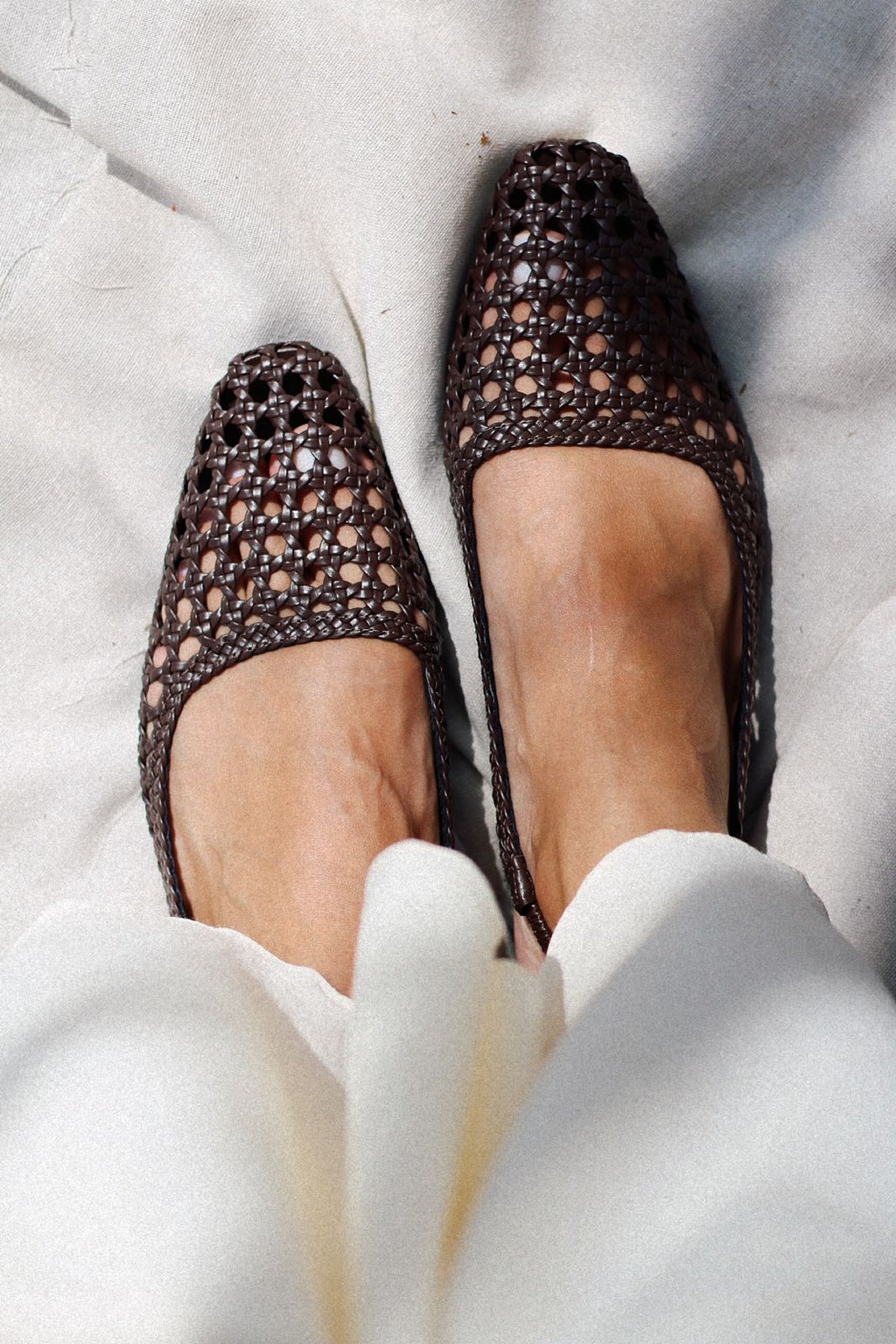 Slingback Isolde em tressê ponto palha indiana café