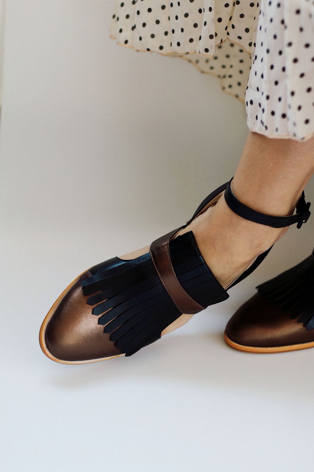 Sapato Nilo bicolor com franja e salto mad castanheira