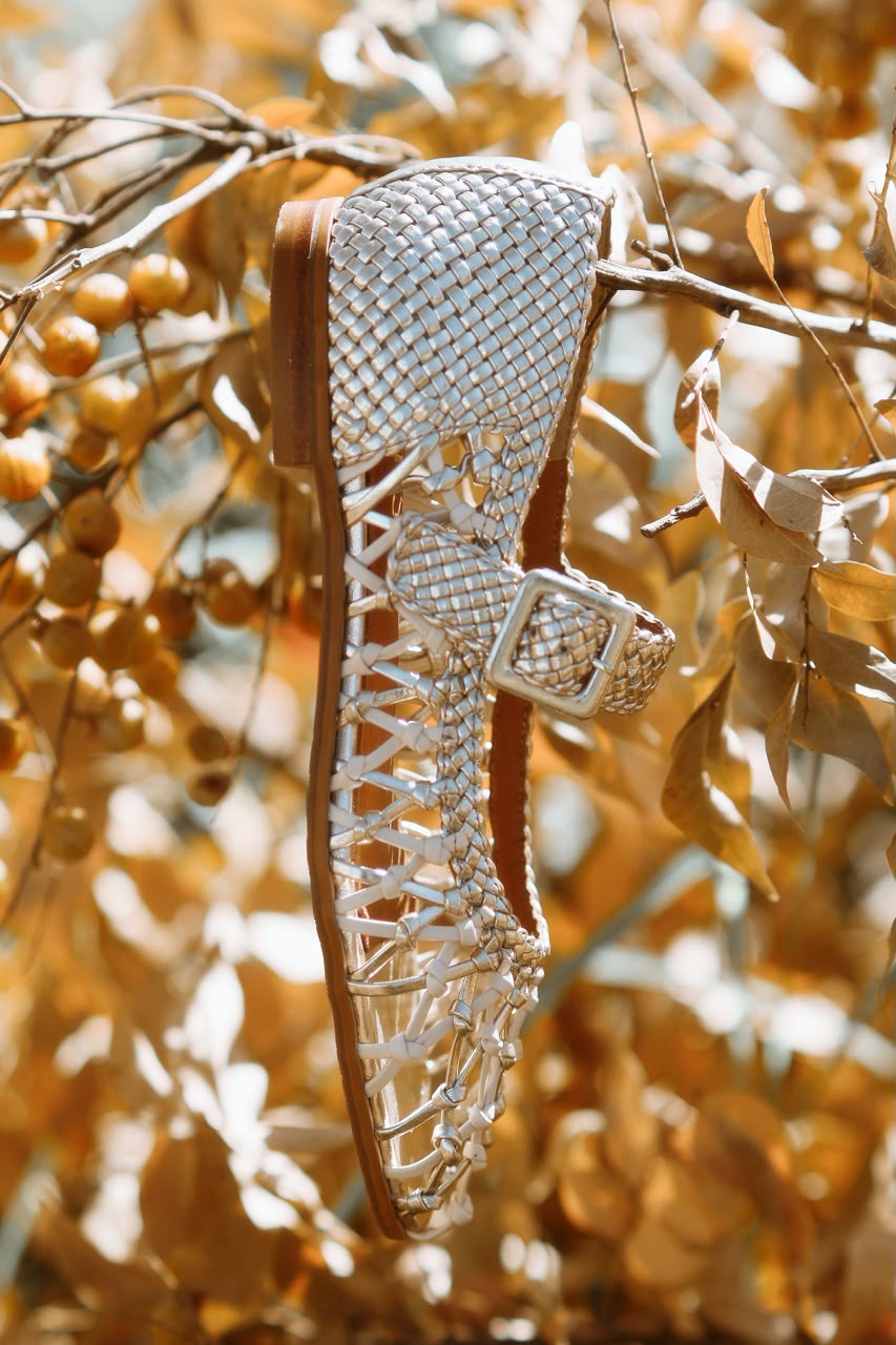 Sapatilha Ivana macrame ouro light e branco