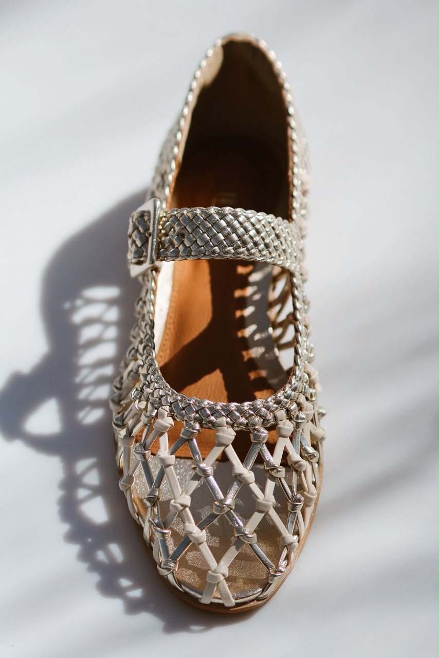 Sapatilha Ivana macrame ouro light e branco