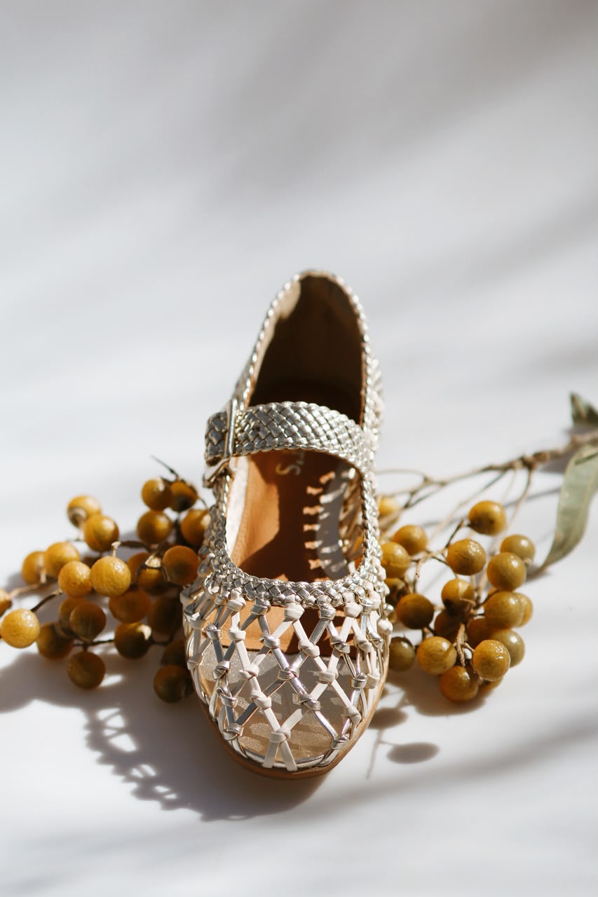 Sapatilha Ivana macrame ouro light e branco