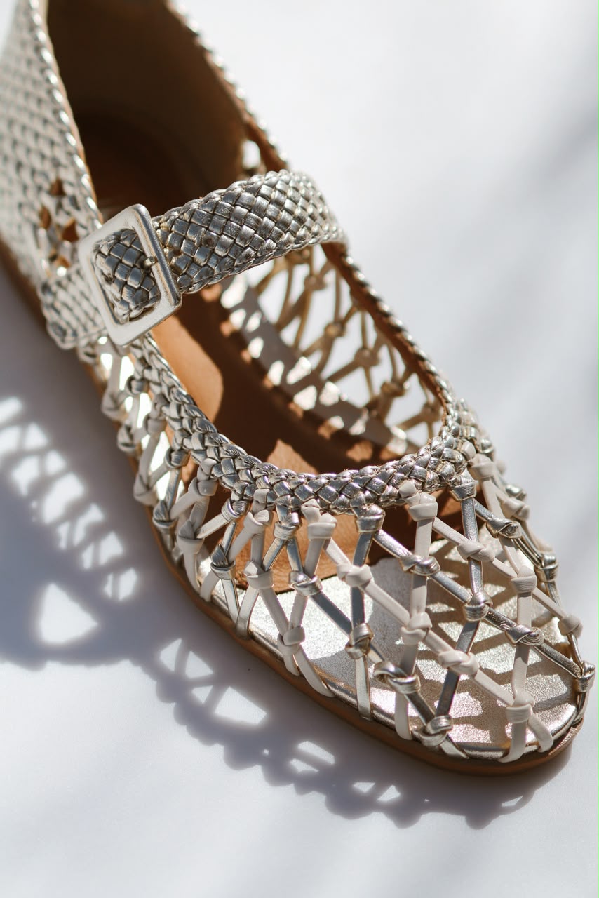 Sapatilha Ivana macrame ouro light e branco