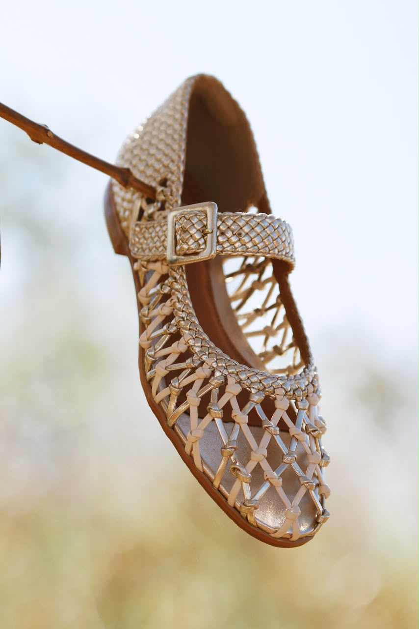 Sapatilha Ivana macrame ouro light e branco
