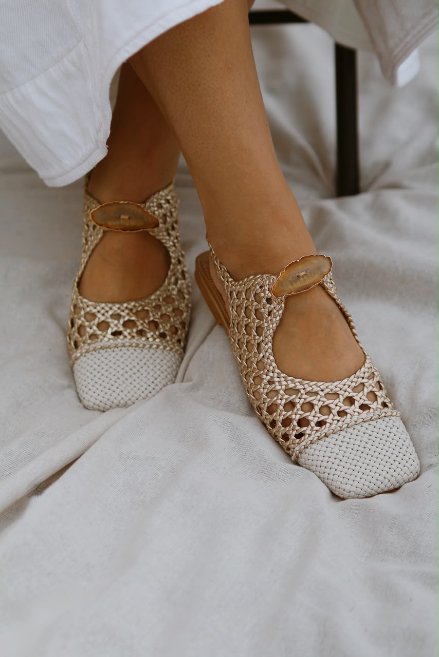Bailarina Farah em tressê bicolor ouro light e off white