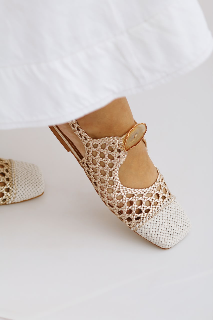 Bailarina Farah em tressê bicolor ouro light e off white