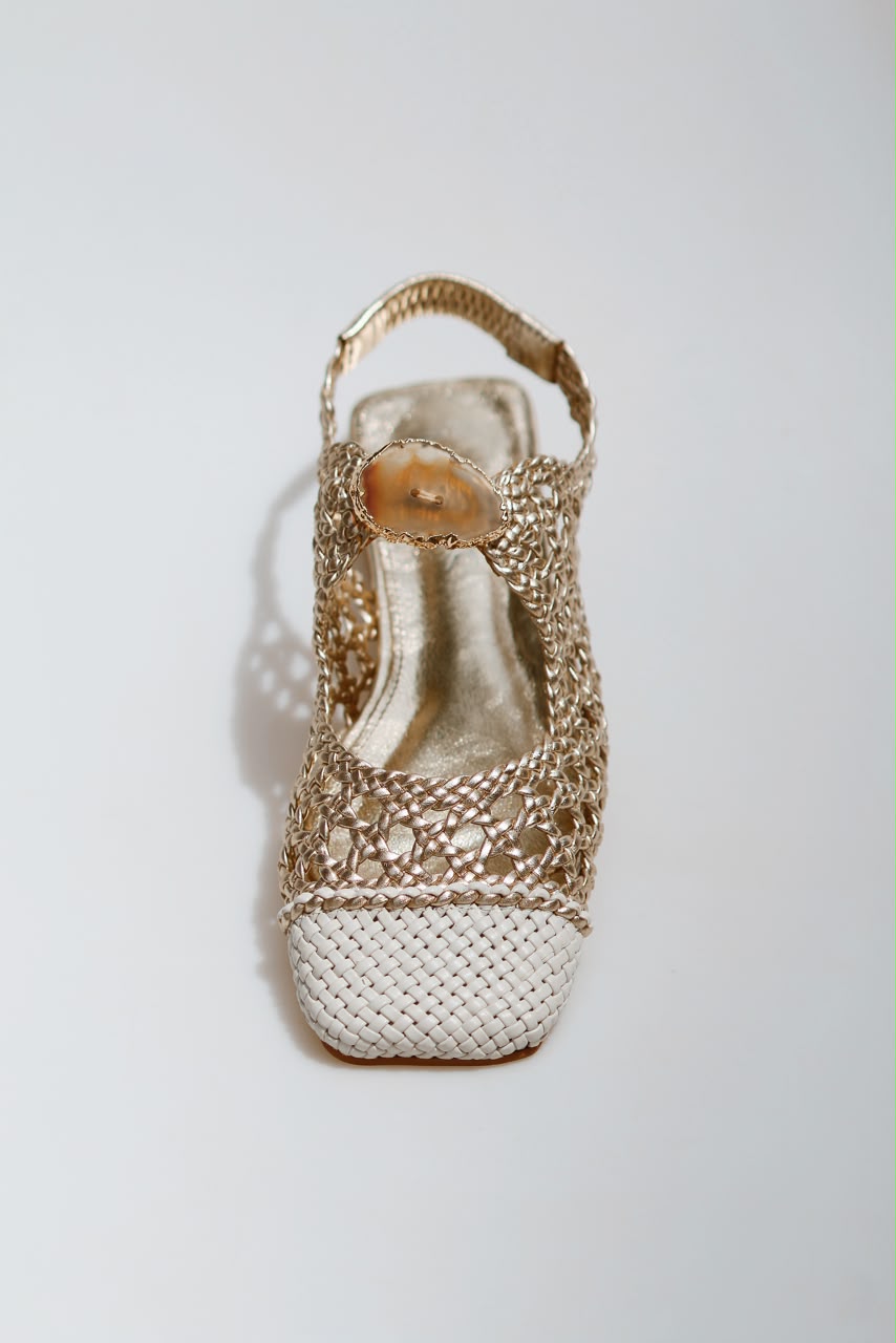 Bailarina Farah em tressê bicolor ouro light e off white