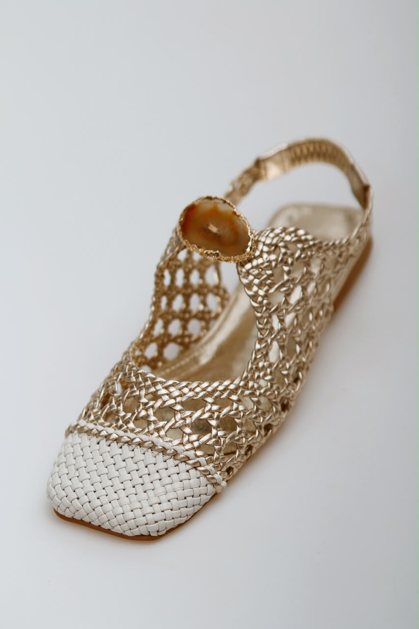 Bailarina Farah em tressê bicolor ouro light e off white