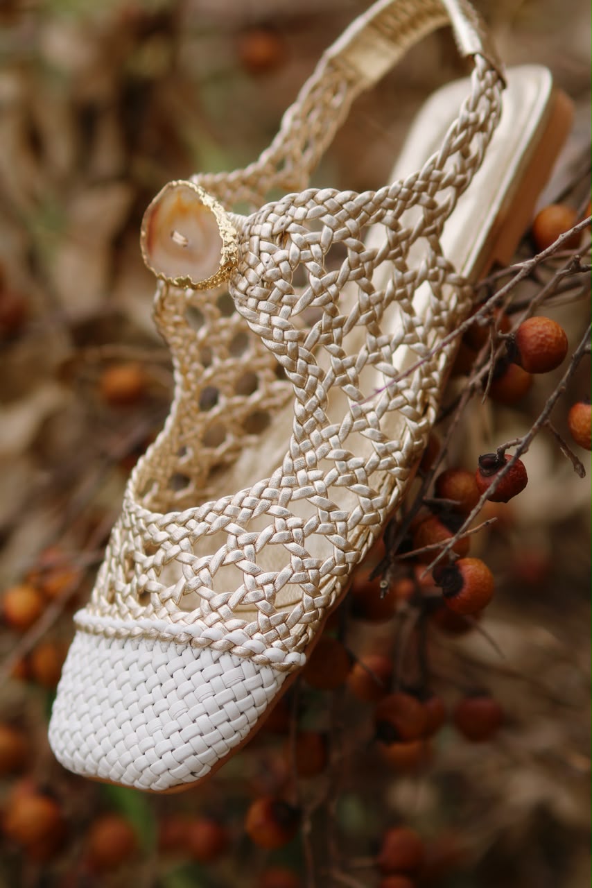 Bailarina Farah em tressê bicolor ouro light e off white