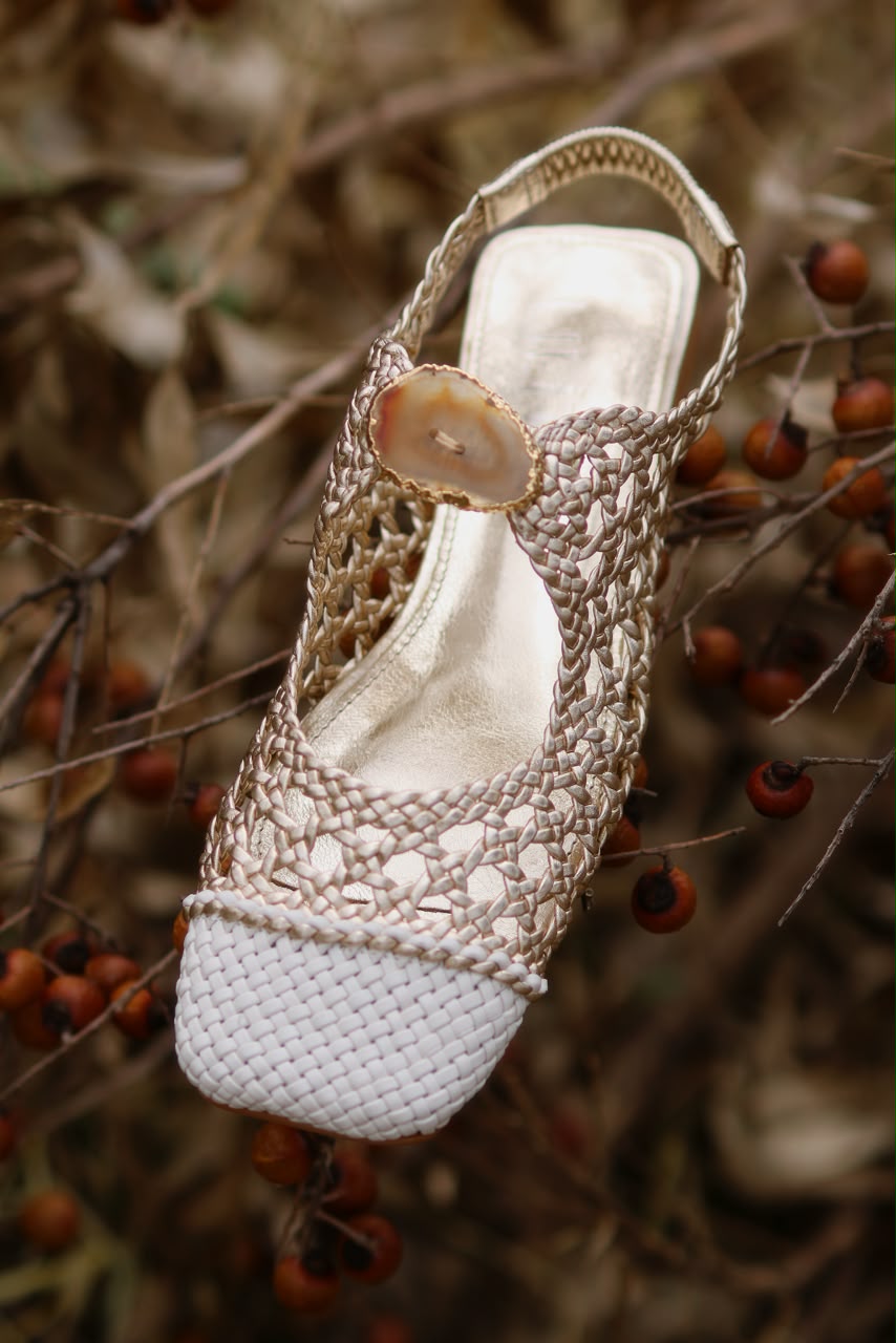 Bailarina Farah em tressê bicolor ouro light e off white