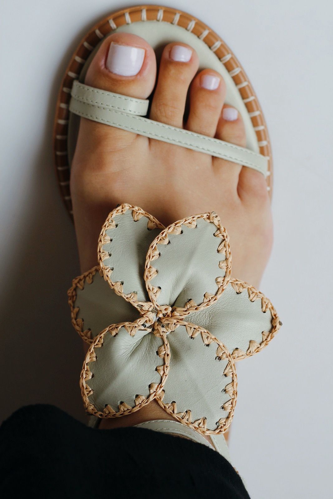 Eva sandal with embroidered raffia flower.