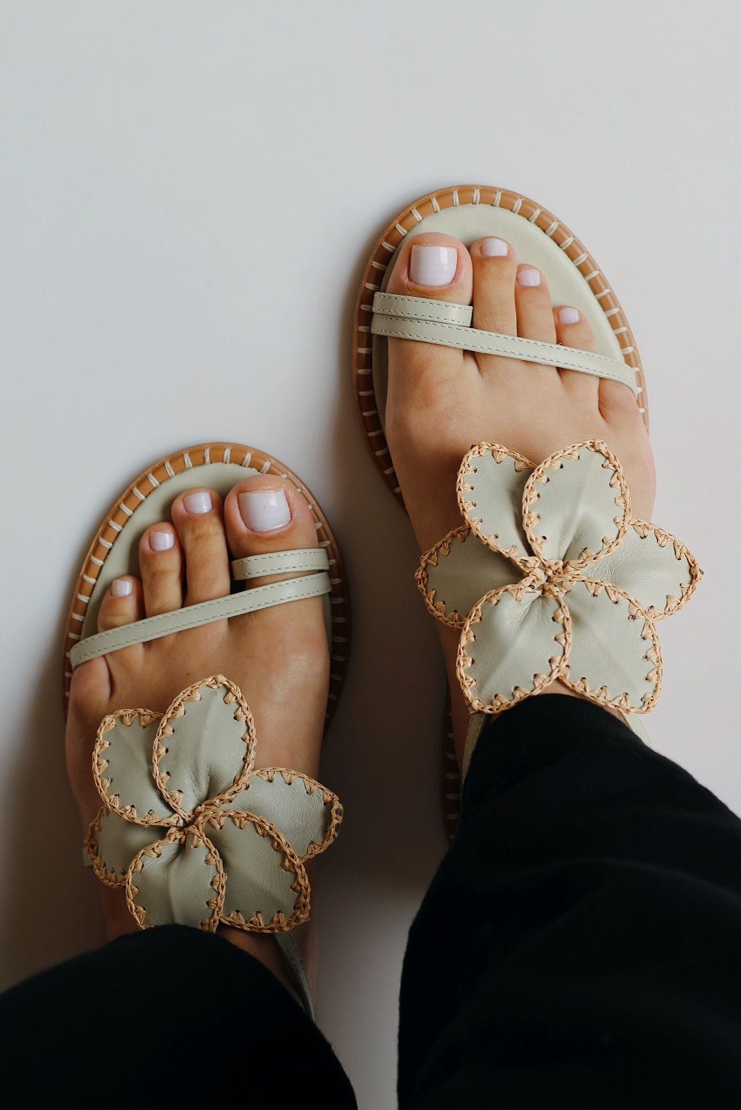 Eva sandal with embroidered raffia flower.