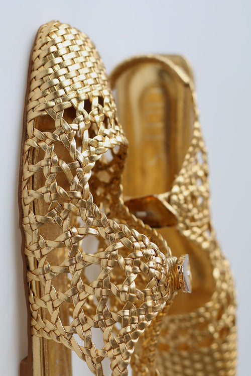 Ballerina Farah in braided dress and natural agate stone.