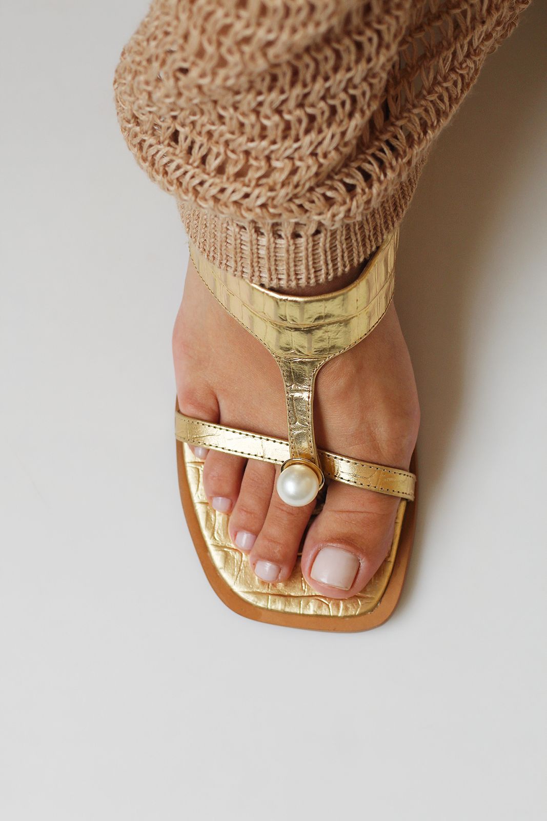 Lisy sandal in light gold crocodile print