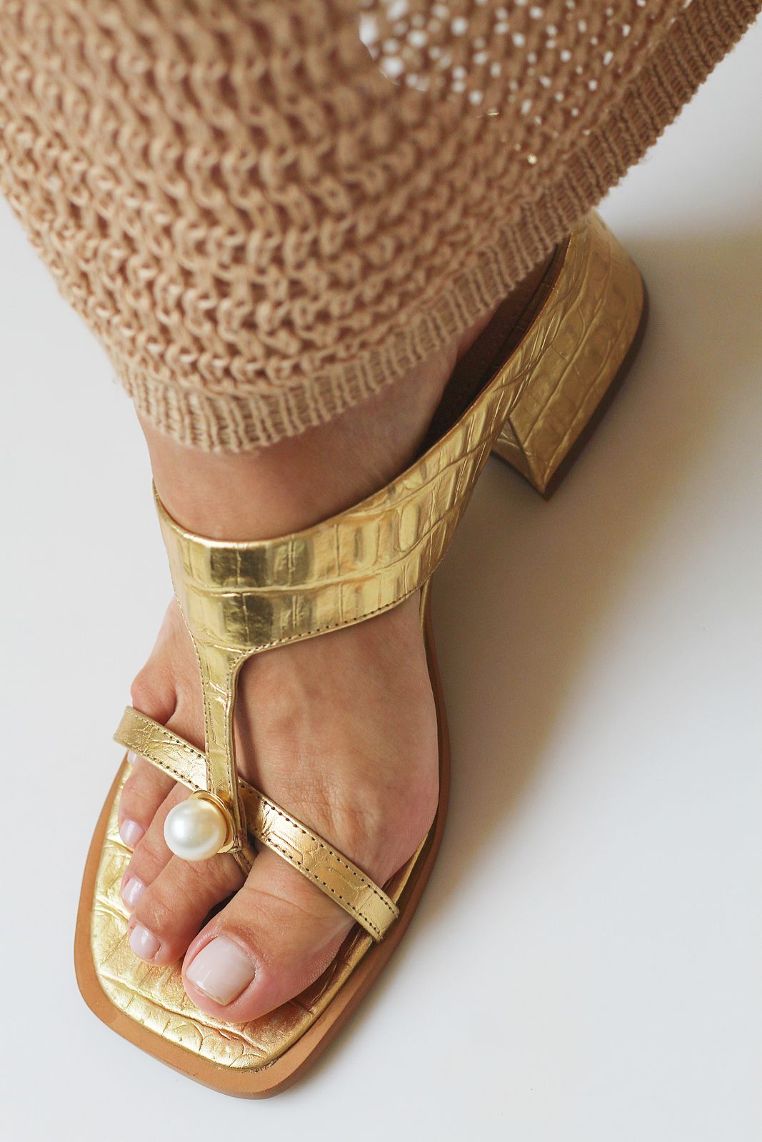 Lisy sandal in light gold crocodile print
