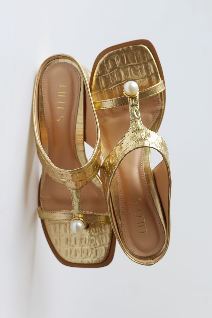 Lisy sandal in light gold crocodile print