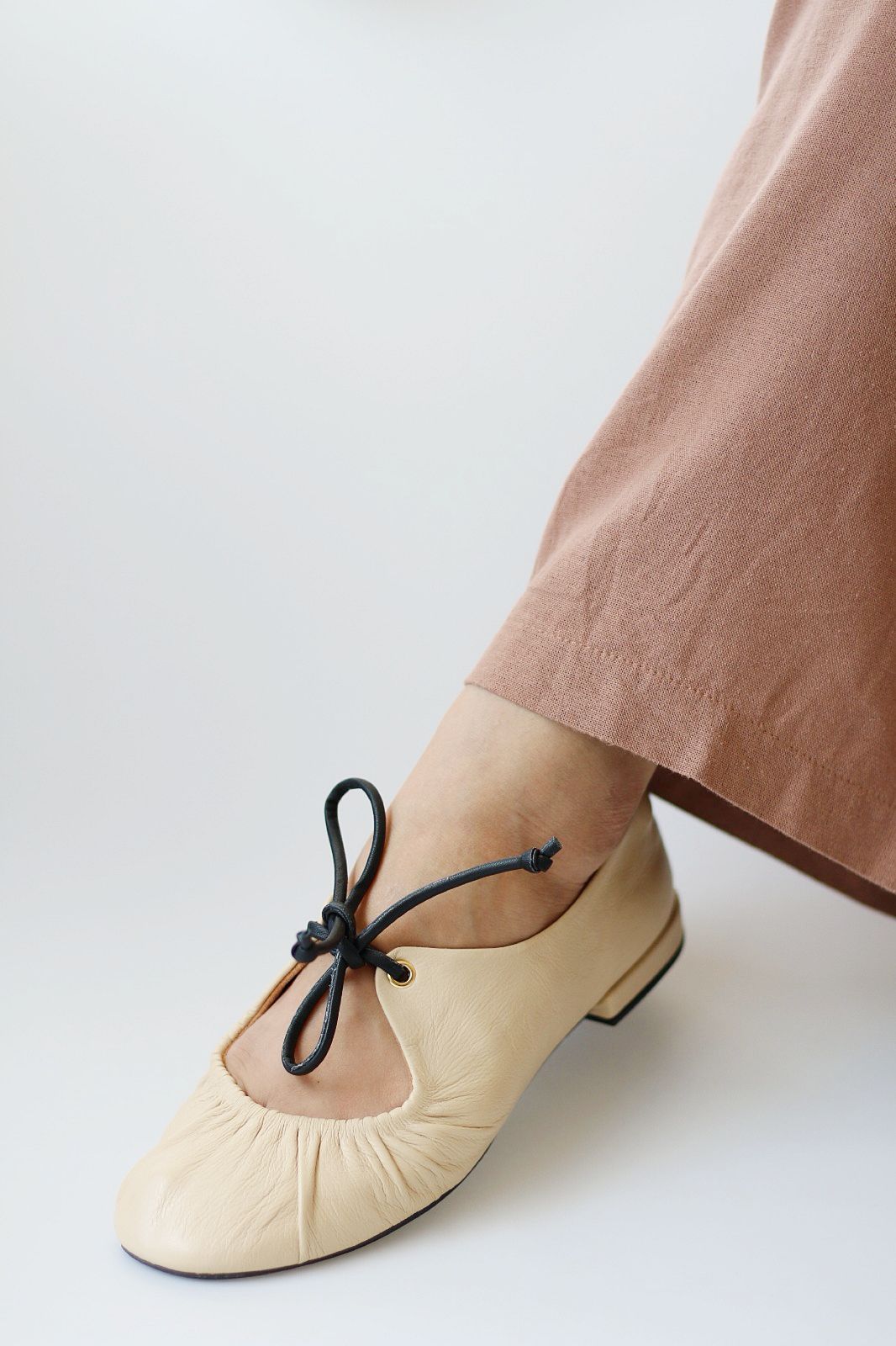Florence ballerina, cream and black.