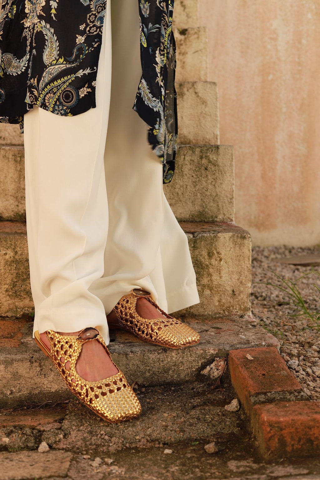 Ballerina Farah in braided dress and natural agate stone.